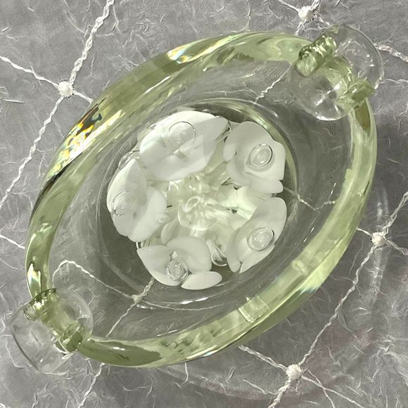 Vtg St Clair Glass Paperweight Ashtray White Trumpet Flowers Controlled Bubbles - Picture 2 of 16